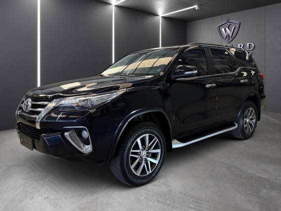 TOYOTA HILUX SW4 4.0 SRX 4X4 7 LUGARES V6 24V GASOLINA 4P AUTOMÁTICO TOYOTA HILUX SW4 4.0 SRX 4X4 7 LUGARES V6 24V GASOLINA 4P AUTOMÁTICO